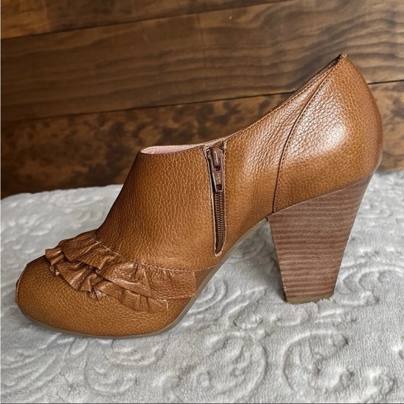 Anthropologie Miss Albright Ruffle Peep Toe Brown Leather Bootie Sz 39 US 8.5 - Picture 13 of 13